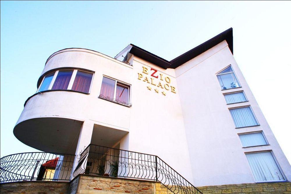Hotel EZIO Kischinau Exterior foto